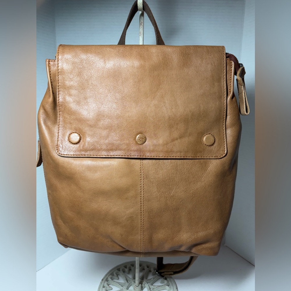 Keaan Aria Medium Leather Backpack in Cognac